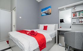 Reddoorz Plus Near Politeknik Negeri Malang